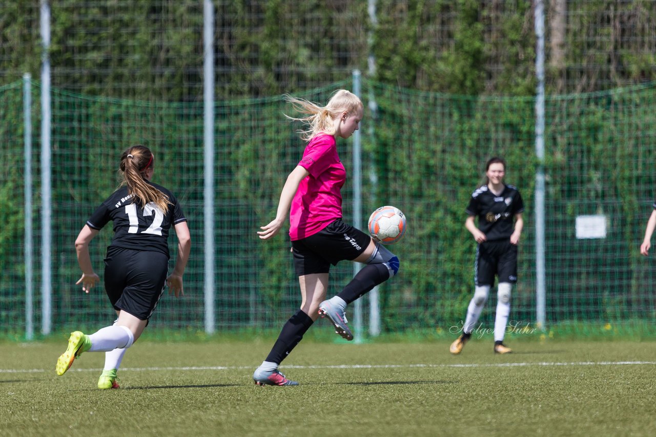 Bild 193 - B-Juniorinnen Pokalfinale SV Henstedt Ulzburg - SG Holstein Sued : 2:0